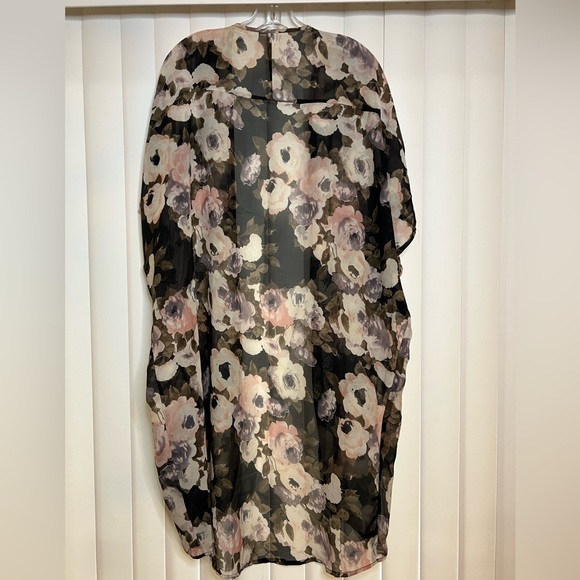 Live 4 Truth Black and Cream kimono - Picture 6 of 6
